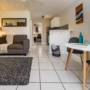 Suite met een Slaapkamer en een King Size Bed